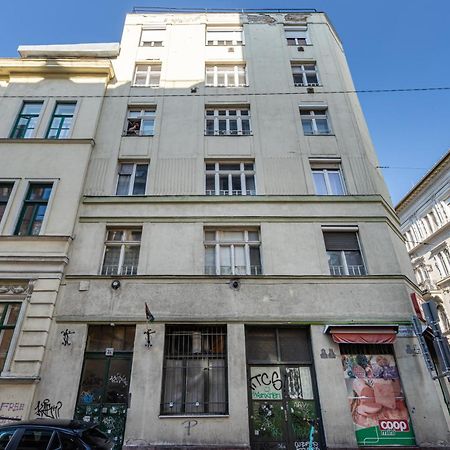 Cozy Little Flat In The City Center Будапеща Екстериор снимка