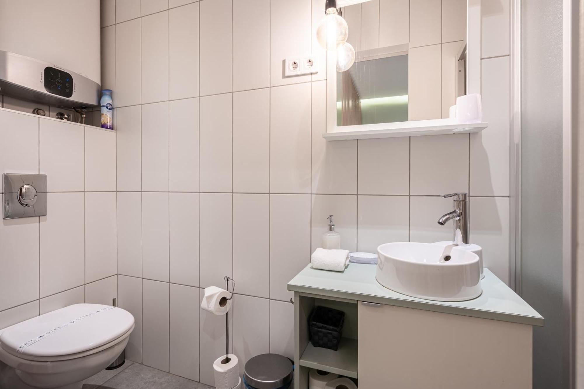Cozy Little Flat In The City Center Будапеща Екстериор снимка