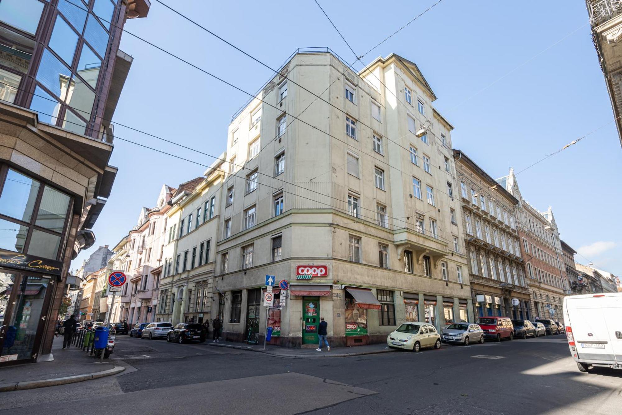 Cozy Little Flat In The City Center Будапеща Екстериор снимка