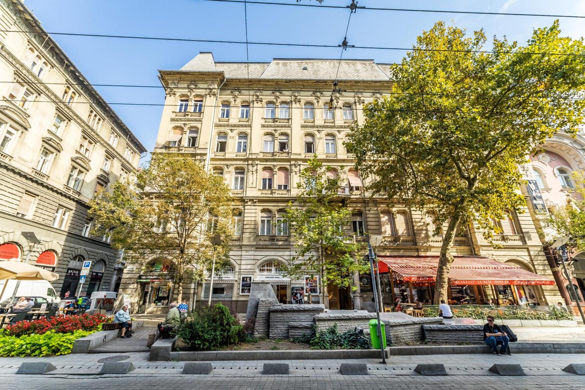 Cozy Little Flat In The City Center Будапеща Екстериор снимка